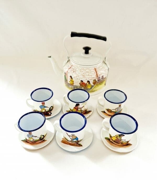 cafetière et tasses