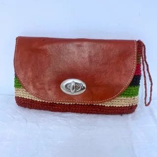 Pochette en Raphia Multicolore avec Cuir et Fermoir en Argent