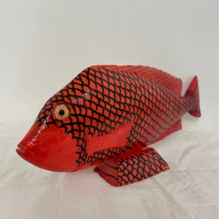 sculpture de poisson en bois