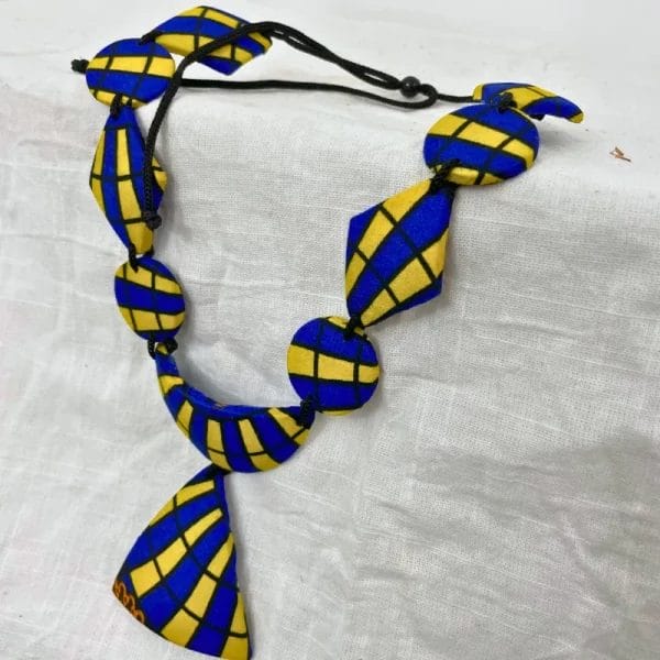 Collier en Corde avec Tissu Africain et Boucles d'Oreilles Assorties
