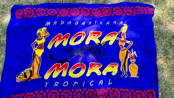 1 paréo plage fibranne/Salova/LAMBAOINE/Pagne traditionnel Malagasy – Image 3