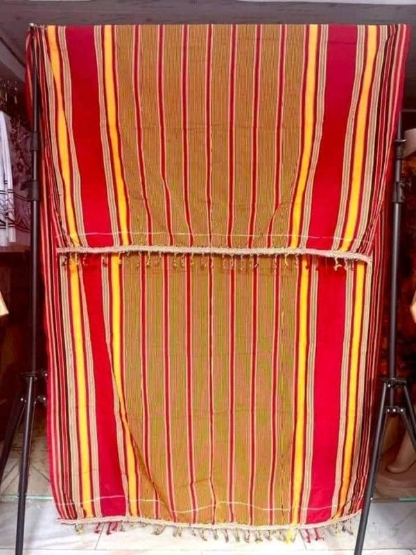 LAMBA SOBAHYA/Salova/LAMBAOINE/Pagne traditionnel Malagasy – Image 2